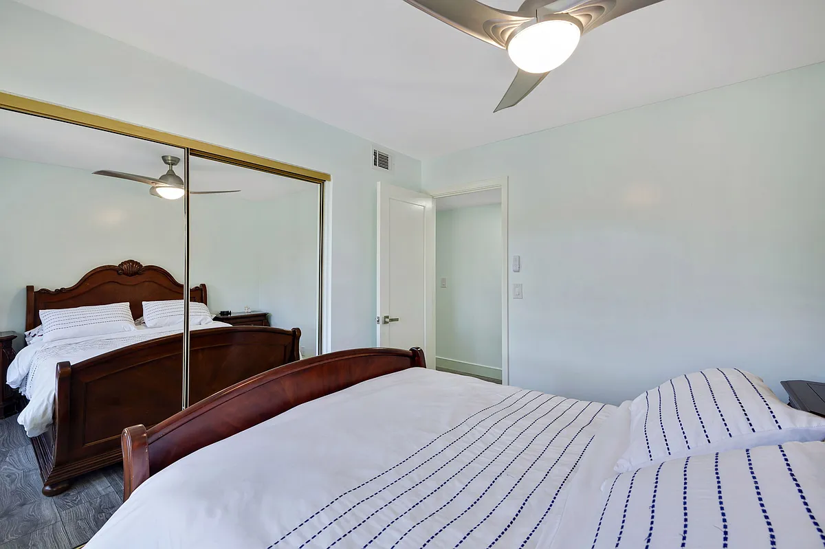 2nd bedroom has a queen size bed - 2806 Camino Capistrano #D