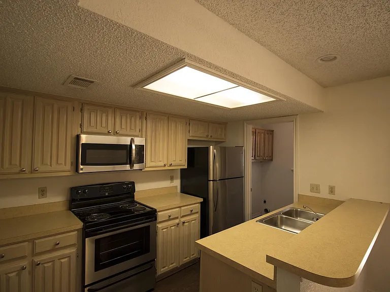 900 Kilkenny Ct #D — Photo 4