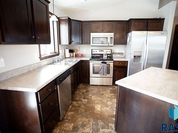 5th image of 3501 S Brewster St