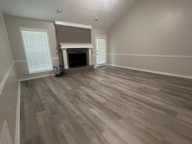 430 Lee St — Photo 13