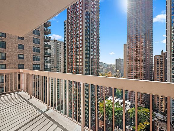 4th image of 235 E 40th St #21AJ