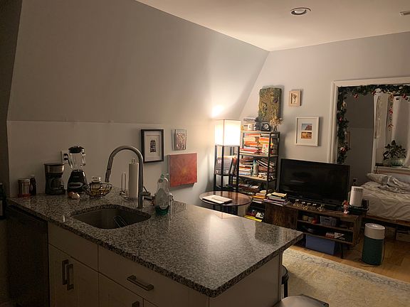 3rd image of 4201 Pine St #3F