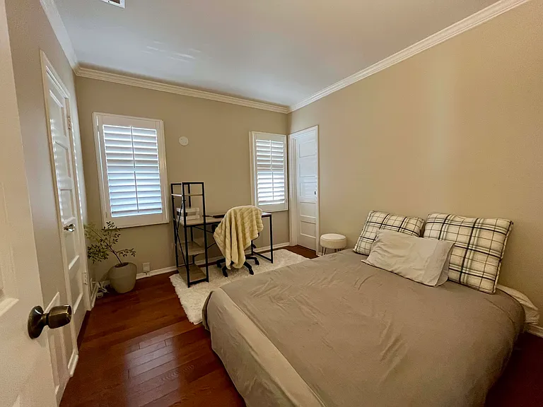 6010 S Harcourt Ave — Photo 7