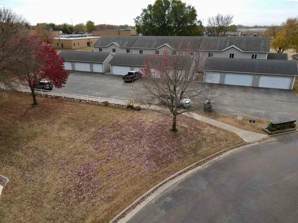 26 Westview Dr, Milford, IA 51351