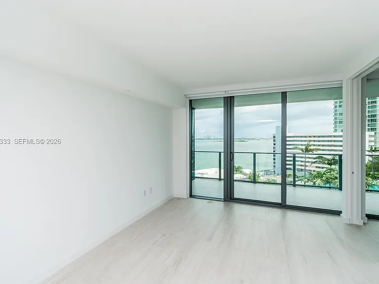 650 NE 32nd St #805 — Photo 20