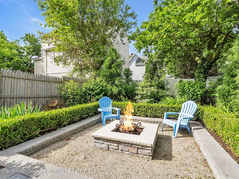 237 Bay Ave — Photo 40