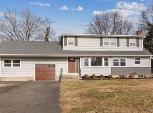12 Surrey Ct, New City, NY 10956