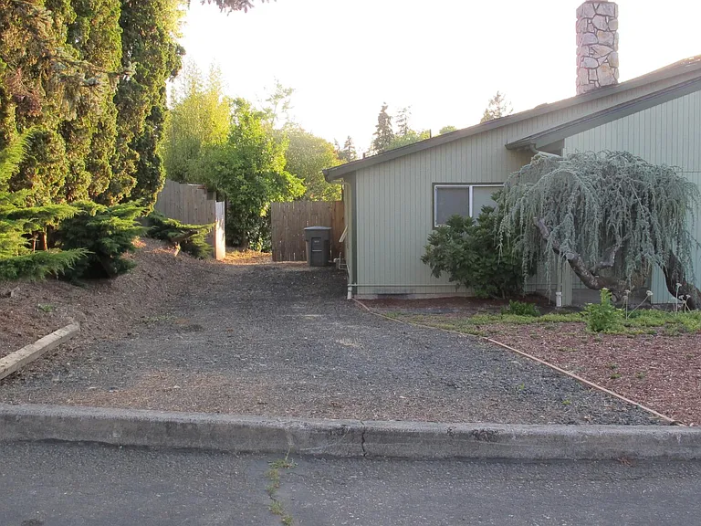 1816 NW Lincoln St — Photo 6