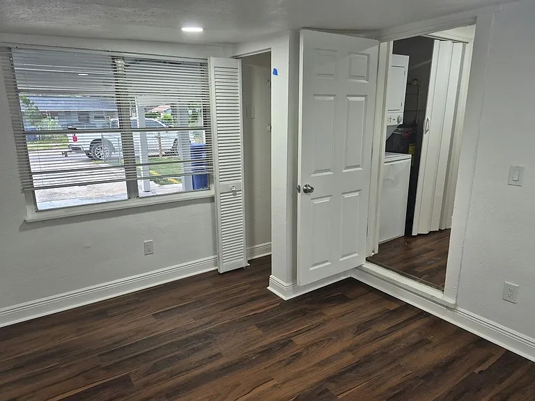 1402 E Bougainvillea Ave — Photo 9