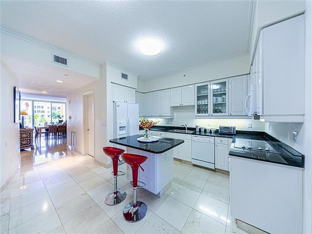 1st image of 707 Crandon Blvd #40