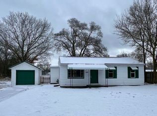 1326 S Wolf Lake Rd, Muskegon, MI 49442