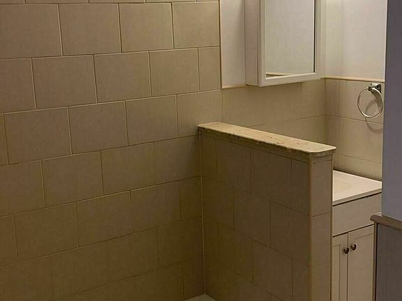 5th image of 318 E 2nd St #4J