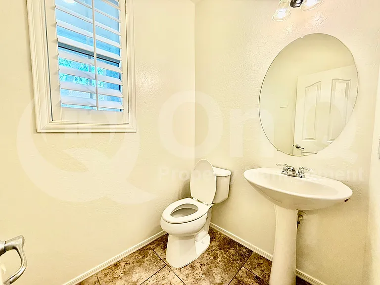 12025 W Avenida Del Rey — Photo 4