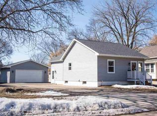 633 W 4th Ave, Oshkosh, WI 54902