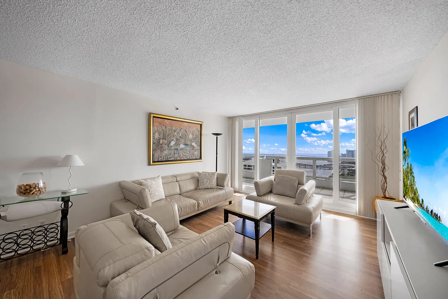 3 bed, 2.0 bath, 1819 sqft, $7,293 — Photo 1