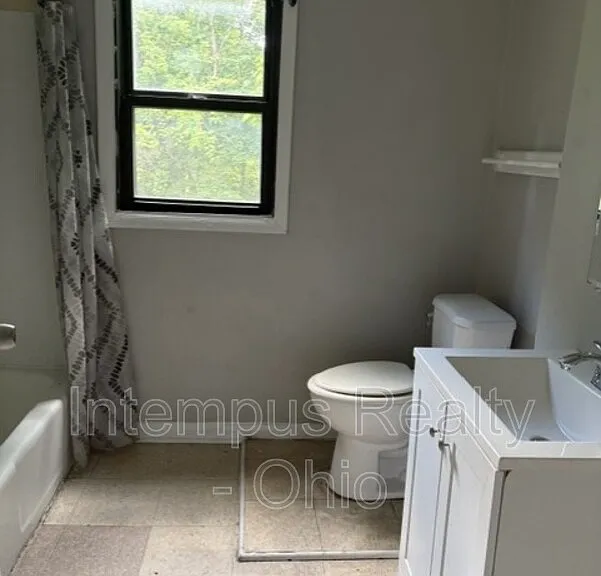 915 Lakewood Ave — Photo 6