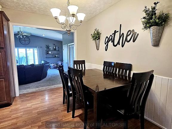 4th image of 1611 Meadow Ln