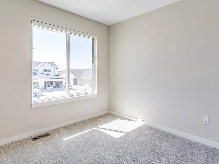 190 W Mendocino — Photo 9
