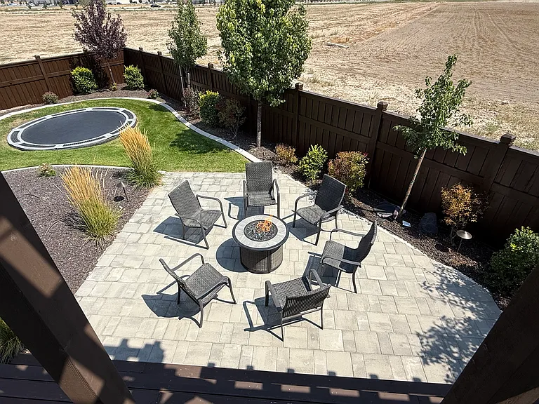 592 N Hills Ct — Photo 19