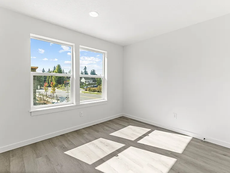 13735 NE 30th Ave — Photo 12