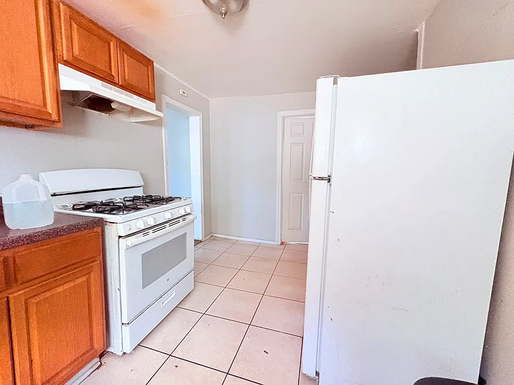 3 bed, $1,575 — Photo 3