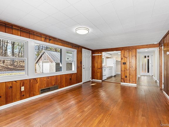 4th image of 288 Pine Hill Rd