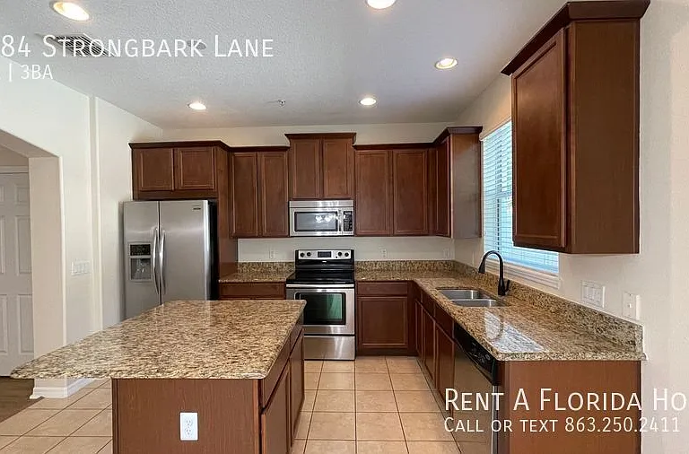 9484 Strongbark Ln — Photo 4