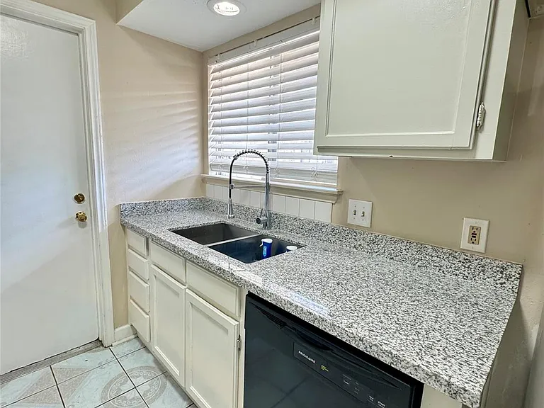10249 Colony Ct — Photo 7