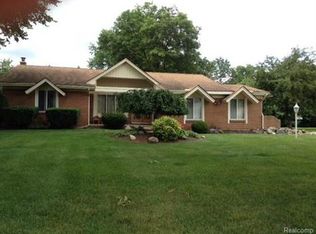 6072 Wynford Dr, West Bloomfield, MI 48322