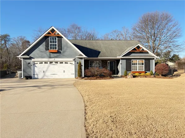 418 Roberts Rd, Taylors, SC 29687