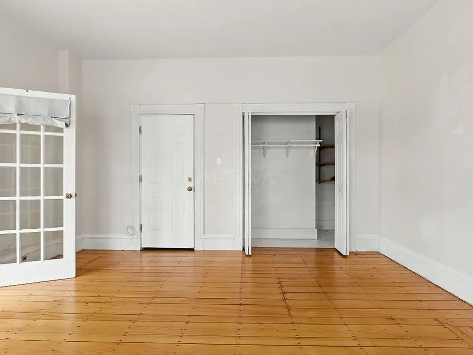 547 Broadway #1B