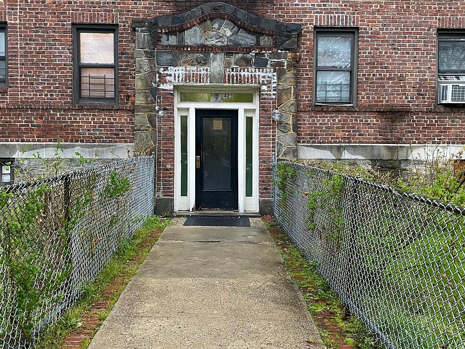 1st image of 423 Bedford Ave APT 4