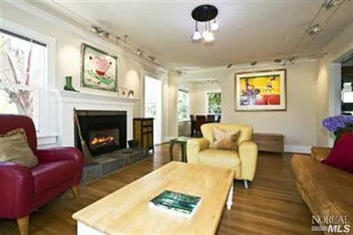 89 Walnut Ave photo 1