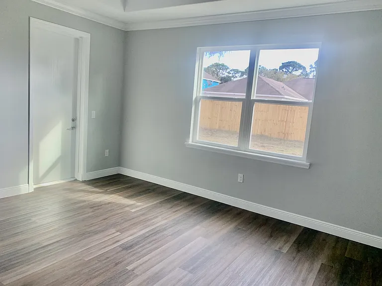 502 Americana Blvd NE — Photo 16