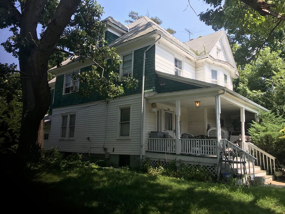2nd image of 215 Maple Ave