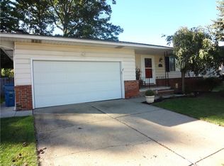 10015 Vienna Dr, Parma, OH 44130