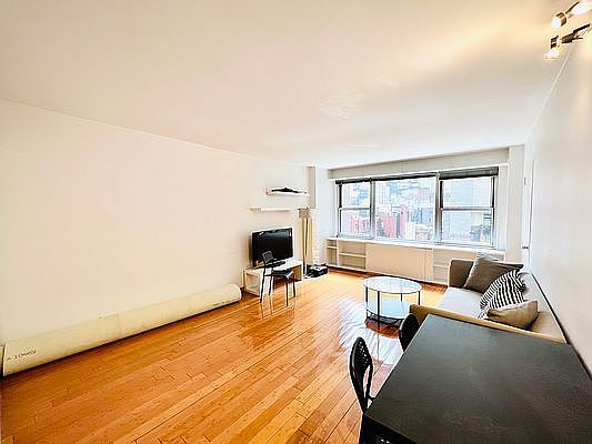 1st image of 77 W 55th St APT 7K