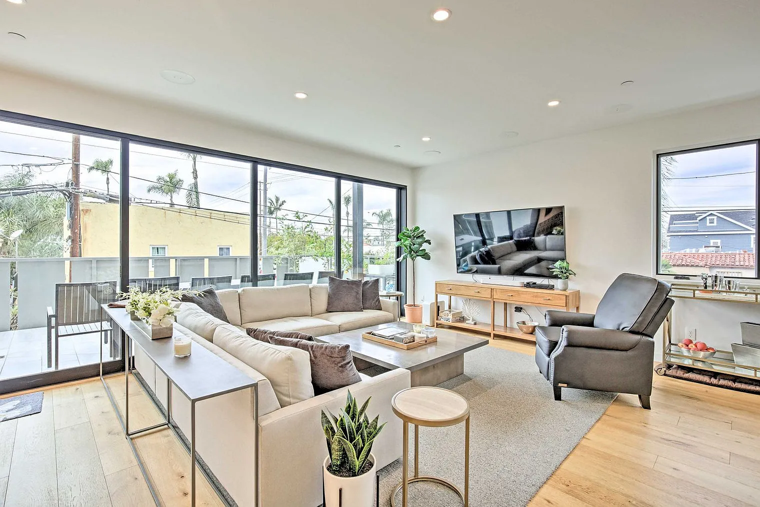 3 bed, 3.0 bath, 1657 sqft, $6,806 — Photo 1