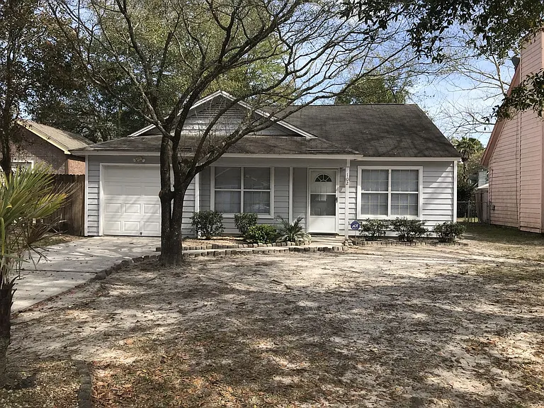 102 S Quail Xing — Photo 1