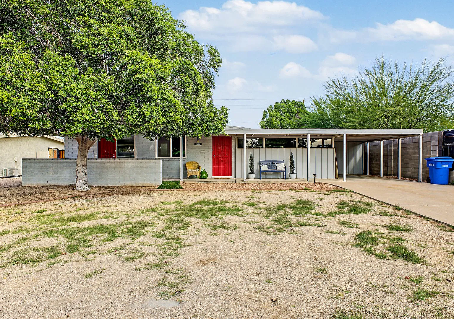 Spacious 3BR Phoenix Oasis: Huge Turf Yard, Gazebo & Mins to Dreamy Draw — Photo 2