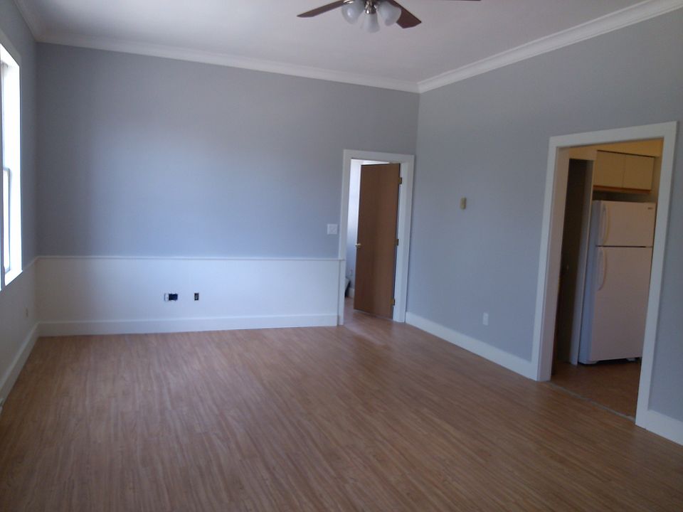 95 Main St East Hampton CT Zillow