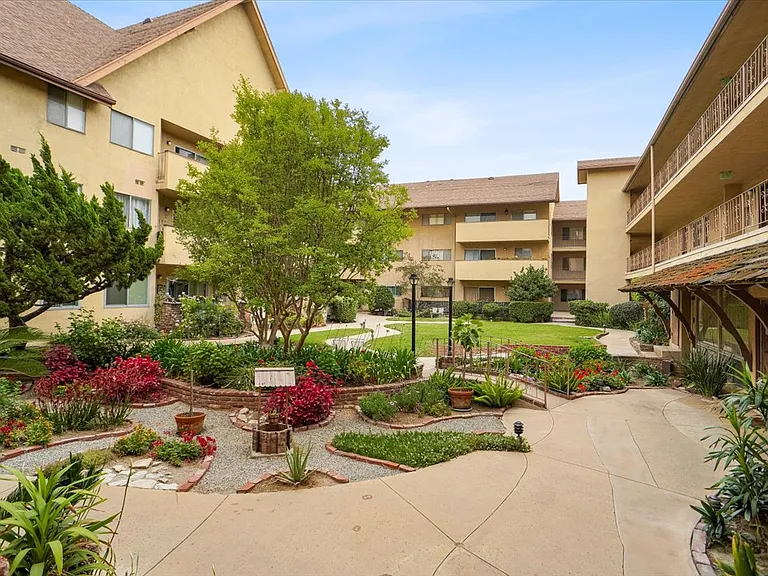 600 W Stocker St #316 — Photo 8