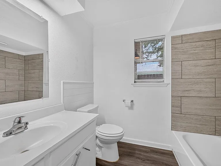 208 D St — Photo 13