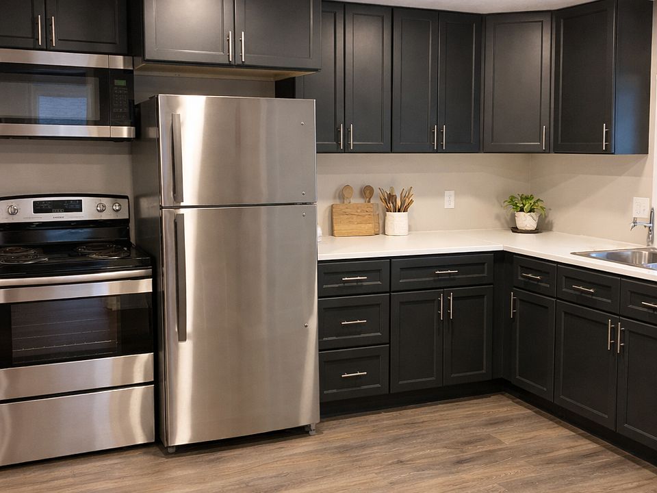 2nd image of 210 E Franklin St #210