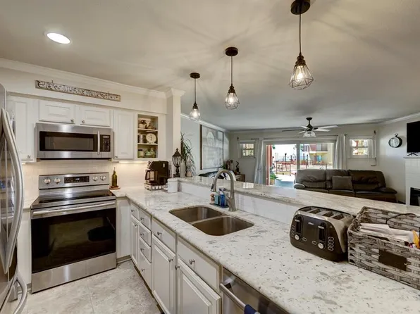 7312 Seawall Blvd APT 117, Galveston, TX 77551