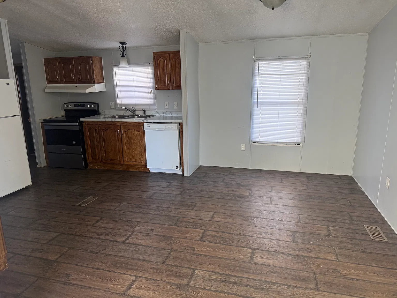 403 12th St SE - 403 12th St SE — Photo 2