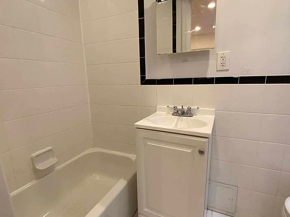 5th image of 308 E 78th St #3B