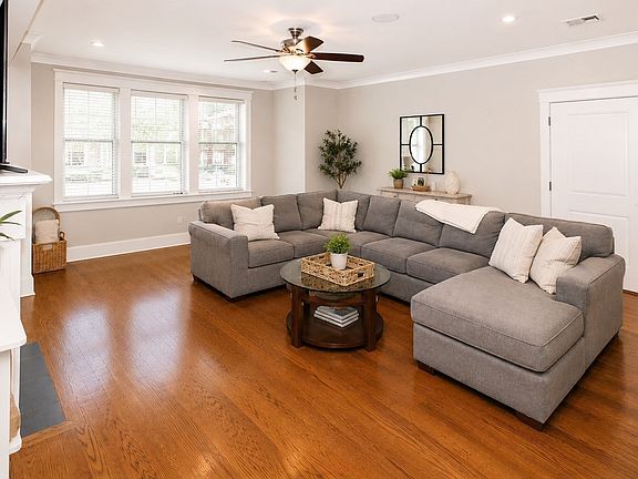 4th image of 41 Coffey St Unit 4