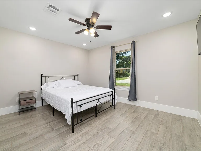 6720 Cathcart Dr — Photo 11