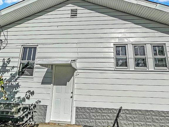 5th image of 702 Wallace Ave